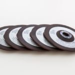 Brúsne papiere a ich využitie. Kedy už siahnuť po brúsnom kotúči?