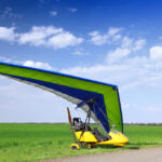 Ako premeniť bežný deň na niečo výnimočné. Nové zážitky v oblakoch. Priebeh letu stíhačkou a letu rogalom.